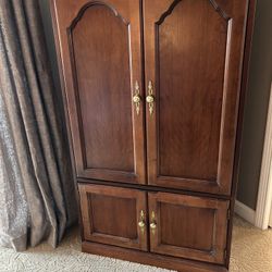 Armoire $150