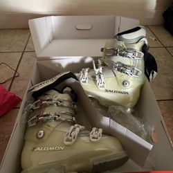 Salomon Women’s Ski Boots