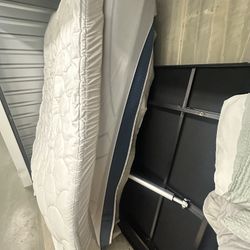 Electric Mattress Frame And Queen Sized Mattress 