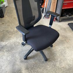 Swivel Rolling Office Chair