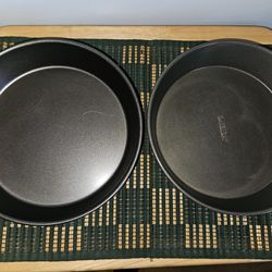 Round cake pans 3 total