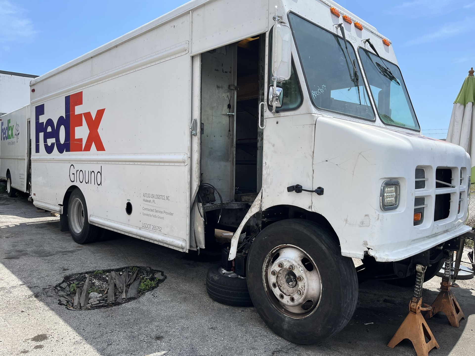 FEDEX TRUCK - International