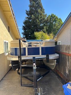 2013 Sun Tracker Part Barge 18ft
