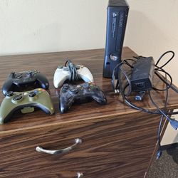 Xbox 360 + 4 controllers