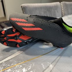 Size 7 1/2 US Cleats