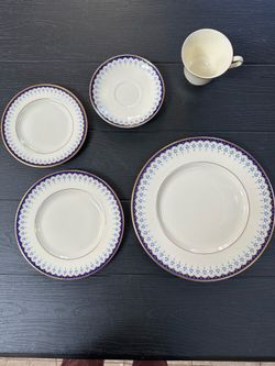 Vintage Royal Doulton Minton Consort Fine English Dinnerware Set (5 Pieces)