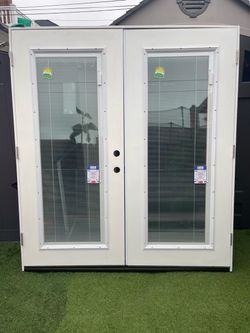New patio door fiberglass French with blinds size w71.1/2 h79.1/2 right hand open first $875