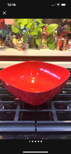 NEW Thick Solid Plastic Deep Serving Bowl. 12” x 5” . Great for the Holidays . East Dundee 