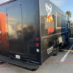 2005 Workhorse  Food Truck  Ready To Go