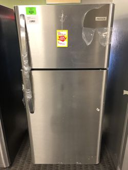 Brand New top freezer Frigidaire 4PM7N