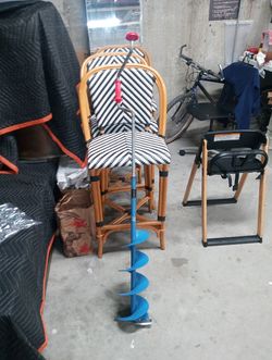 Manual Ice Auger with Blue Drill Bit