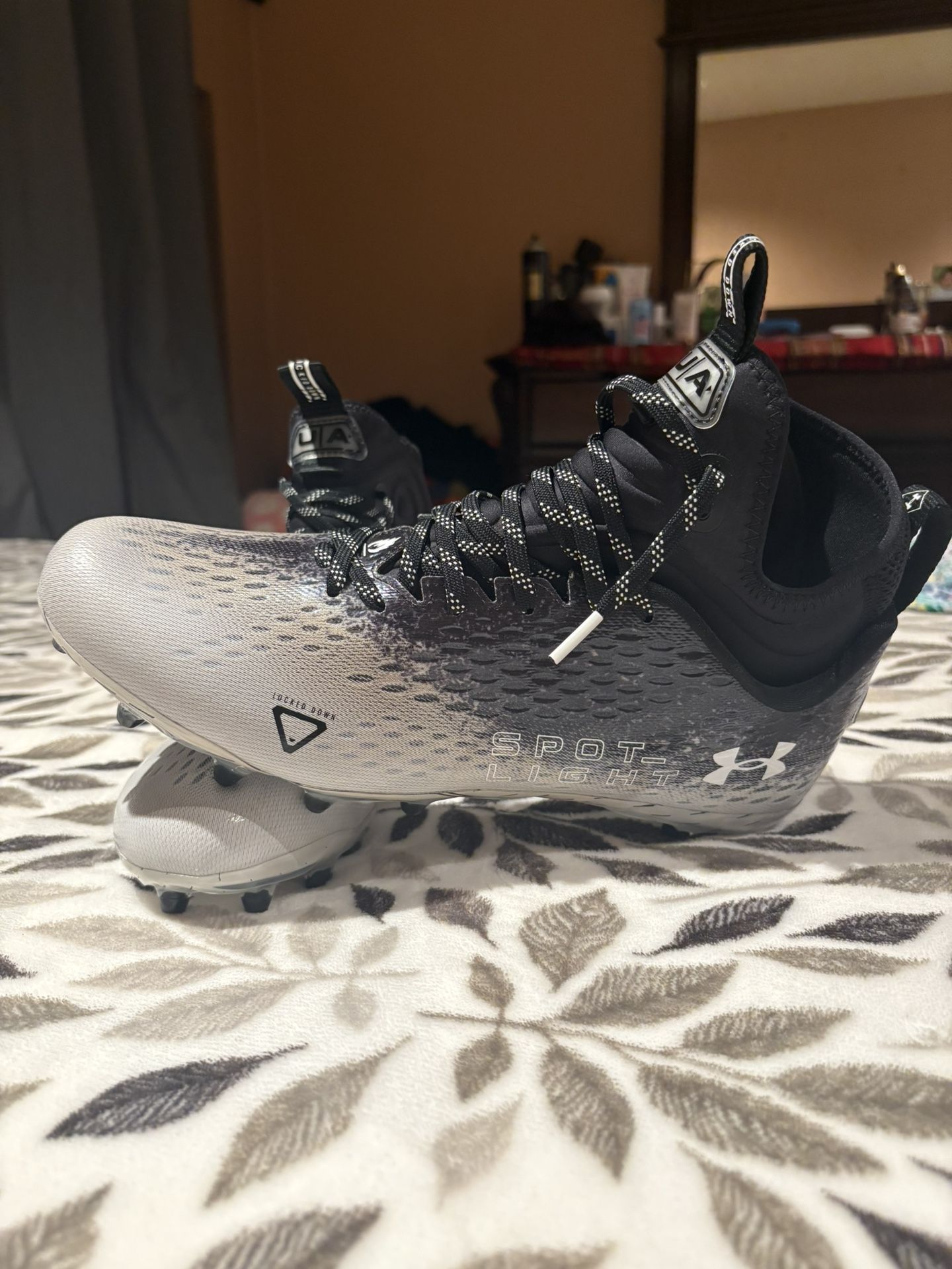 Men's UA Spotlight Lux MC Football Cleats