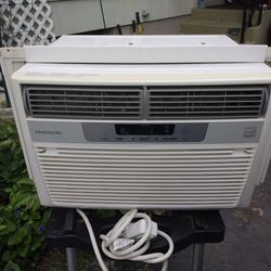 Frigidaire Air Conditioner 6,000 btu