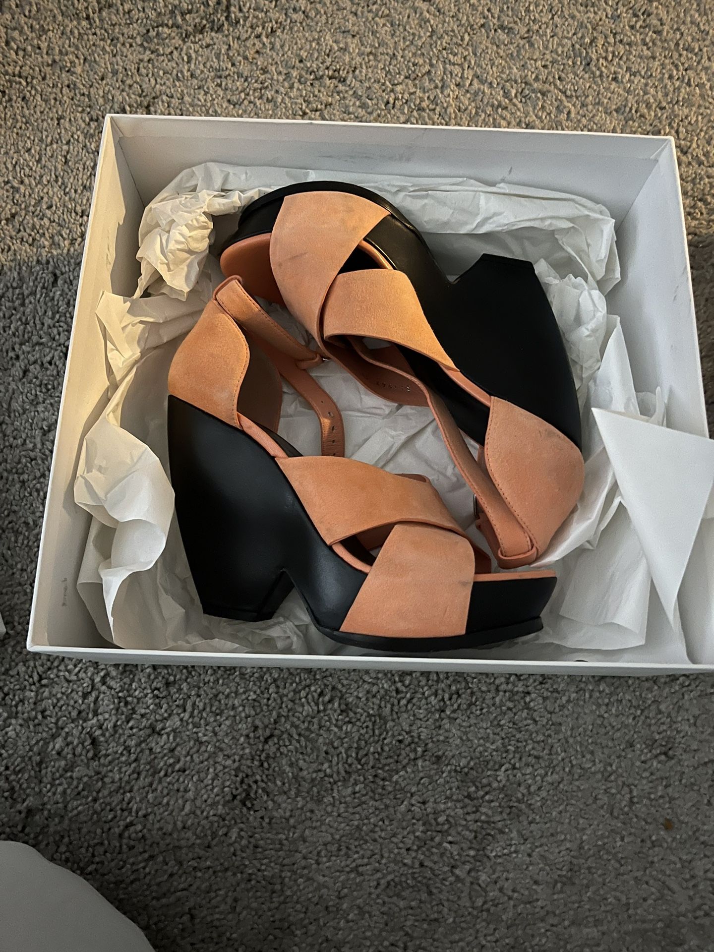 Stunning BALENCIAGA Sandals! ❤️