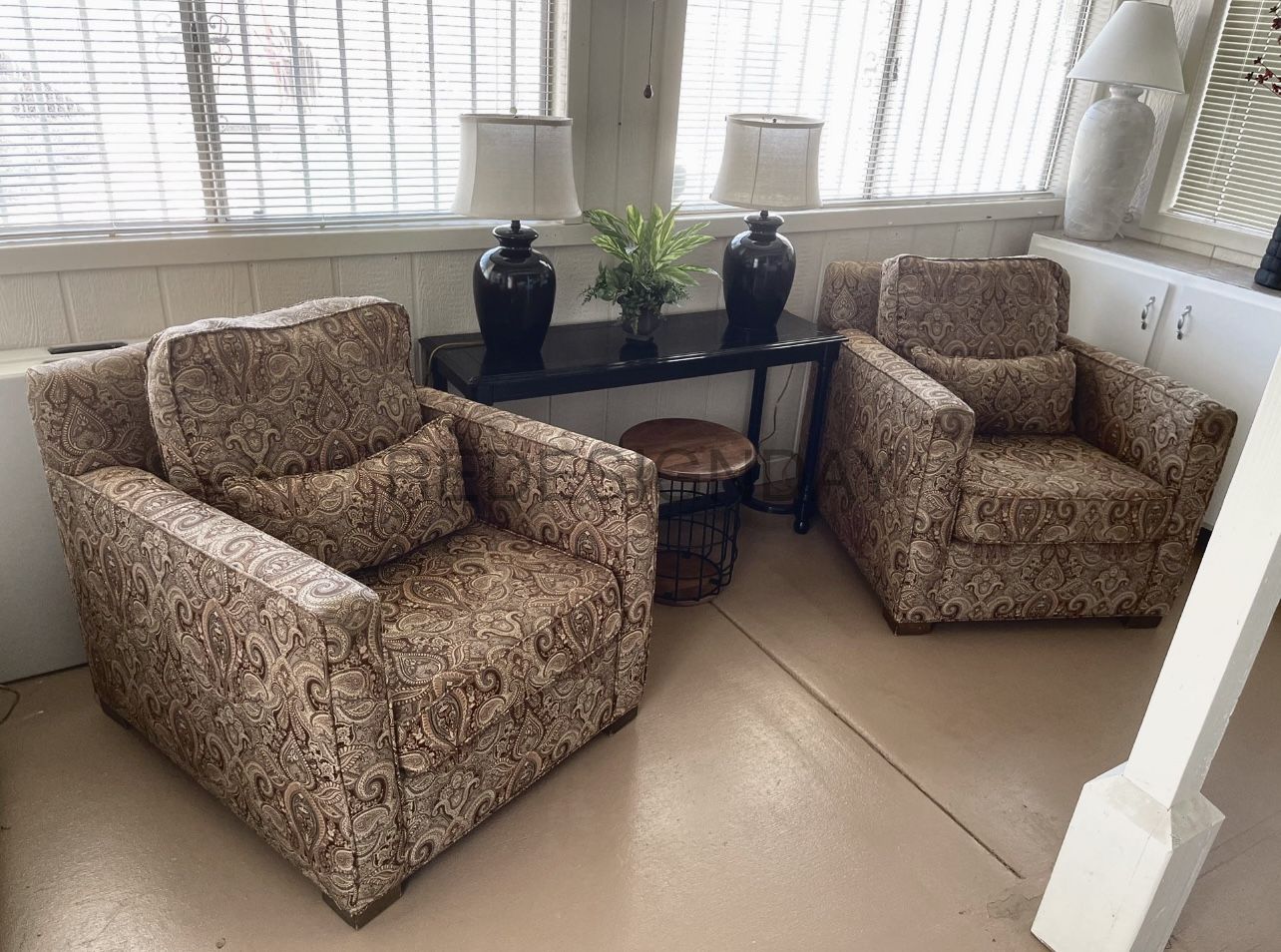 Set Of 2 Brown Living Room Chairs 100 PICK UP ONLY for Sale in