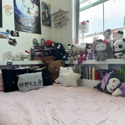 ASHLEYS FULL SIZE BED