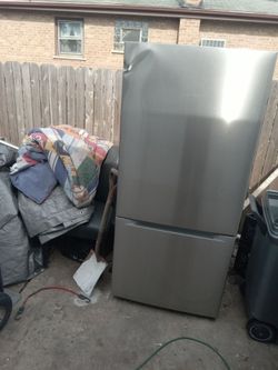 Bottom freezer Criterion fridge