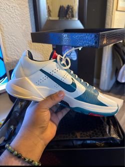 KOBE PROTRO 5 CAITLIN CLARK SZ 10
