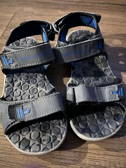 Boys Eddie Bauer Gray Sandals. Size 1.