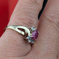 ✨💛 10K  Gold With Genuine Ruby & Diamond Ring 2g|Sz 6.5|✨💛
