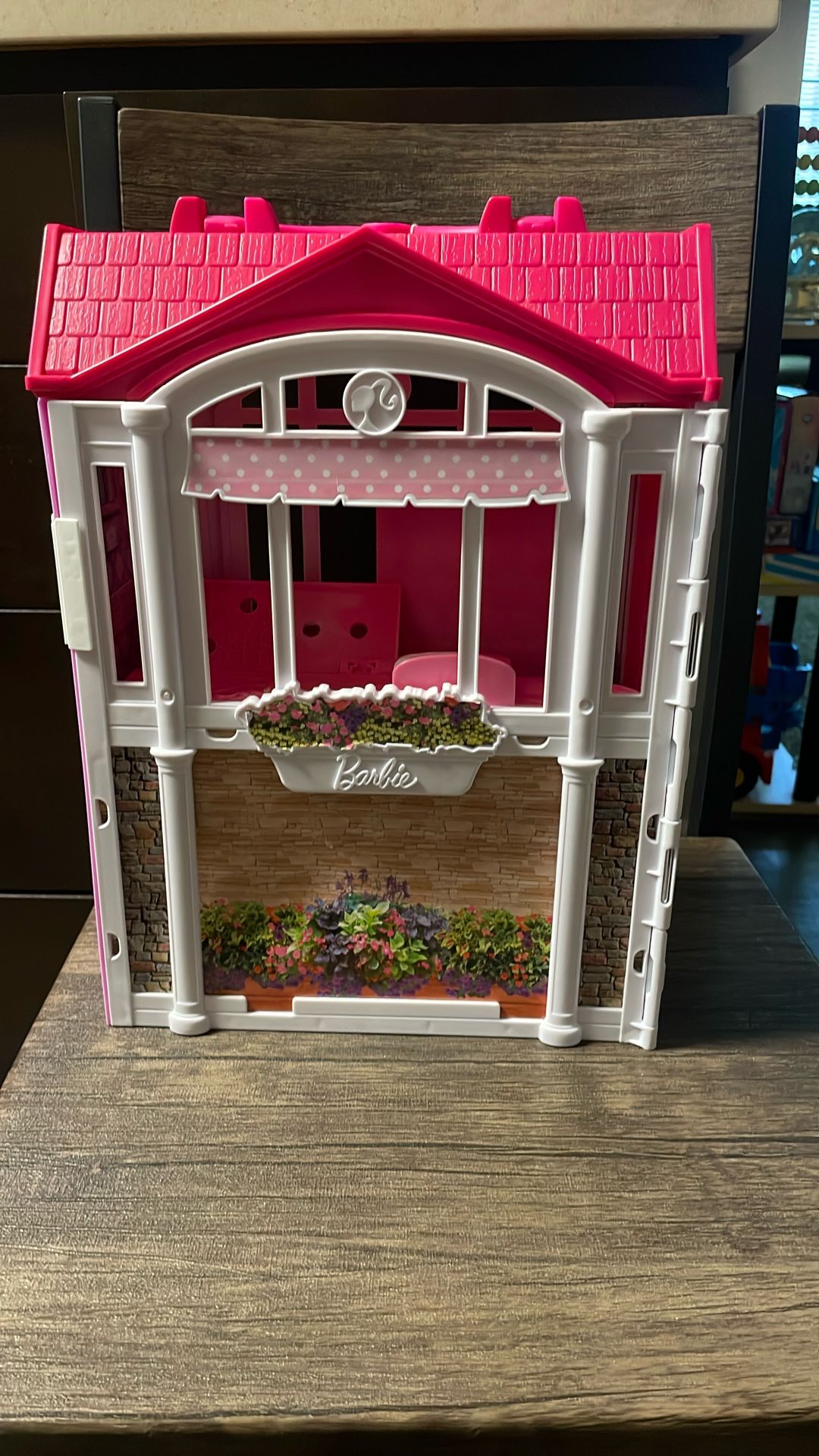 Barbie Glam Getaway House portable dollhouse