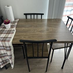 Comedor De Cuatro Sillas .