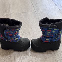 Northside Toddler snow shoe and gloves