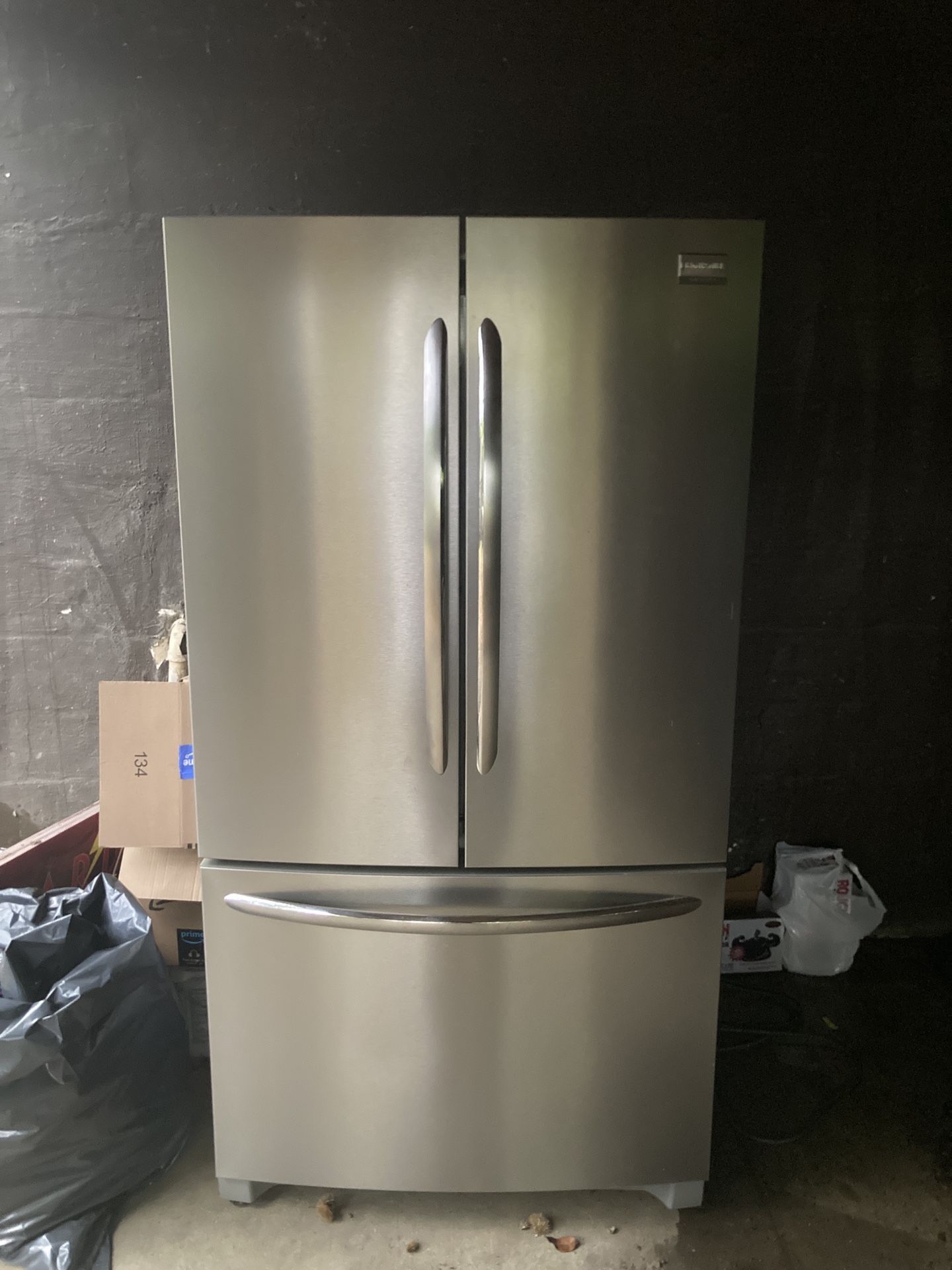 Fridgidaire Refrigerator