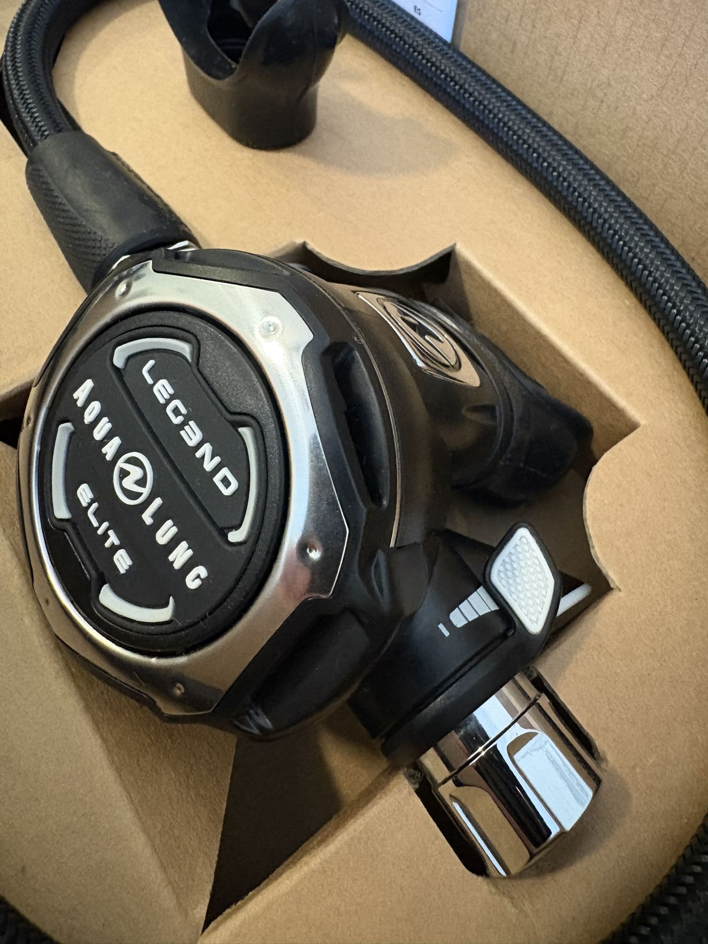 New Aqualung Leg3nd Elite scuba Regulator 