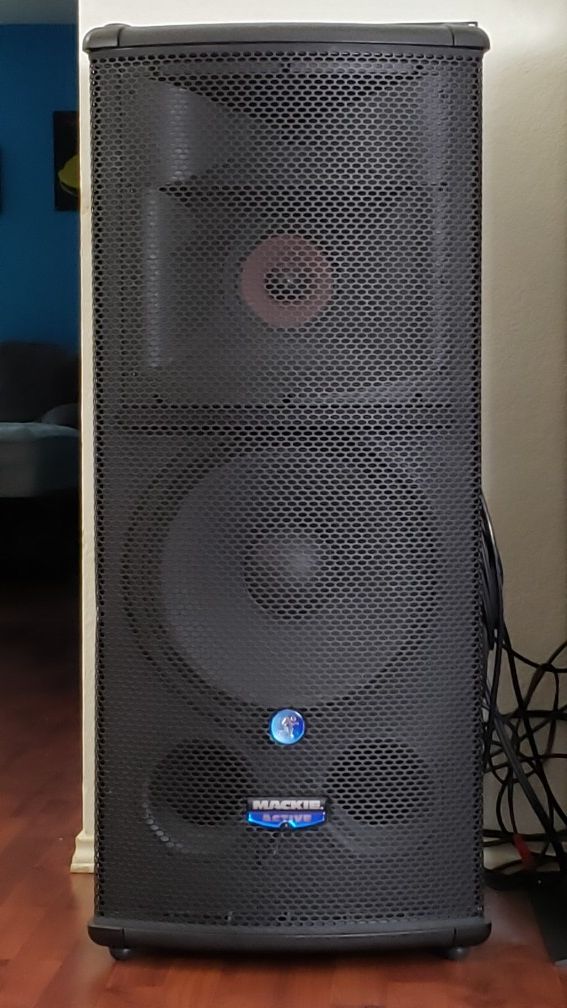 Mackie SR1530