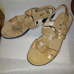 Clarks Leisa Clayton Leather 3D Floral Sandals Size 10