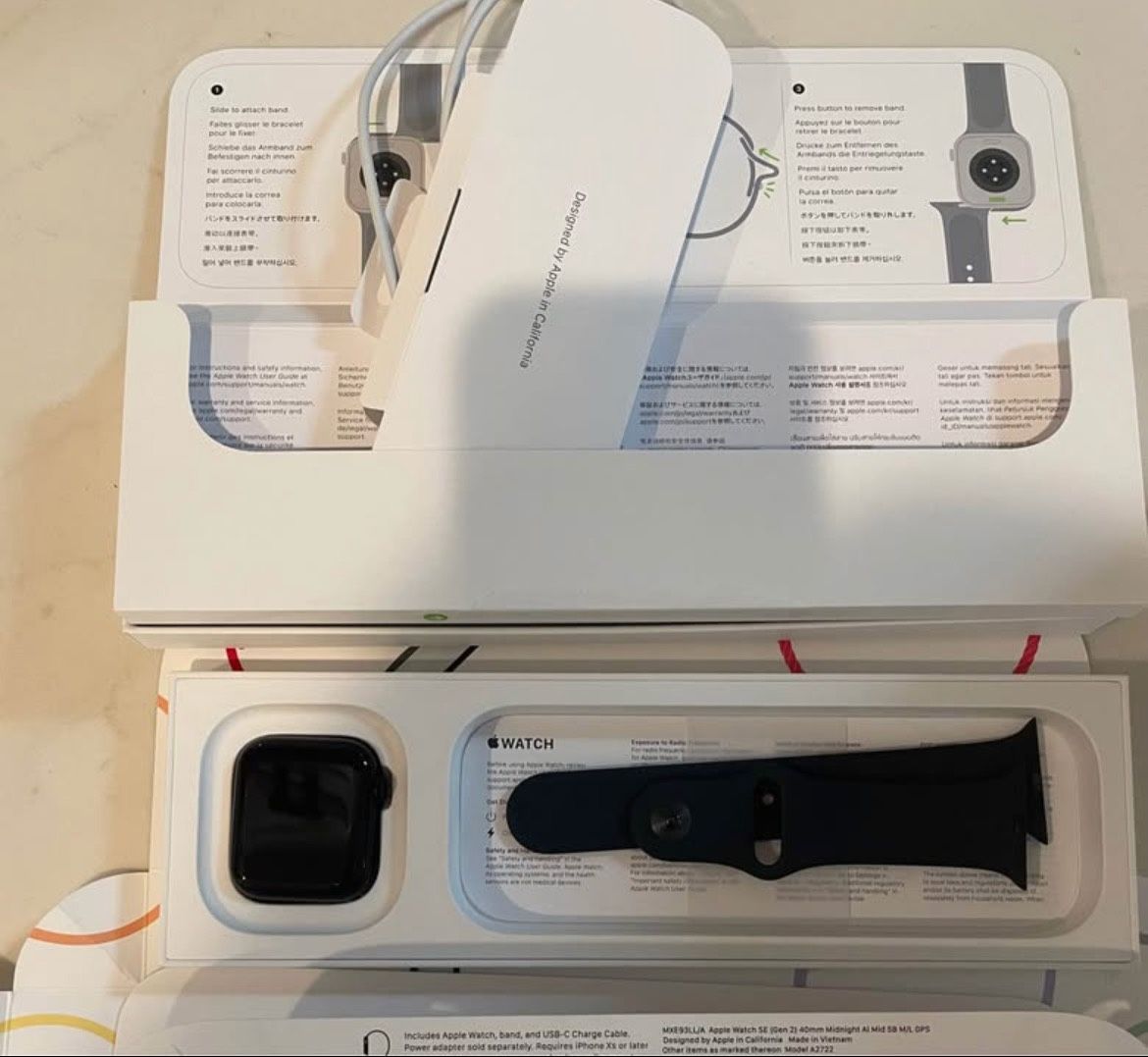 Apple Watch SE 2nd gen 40 MM BNIB