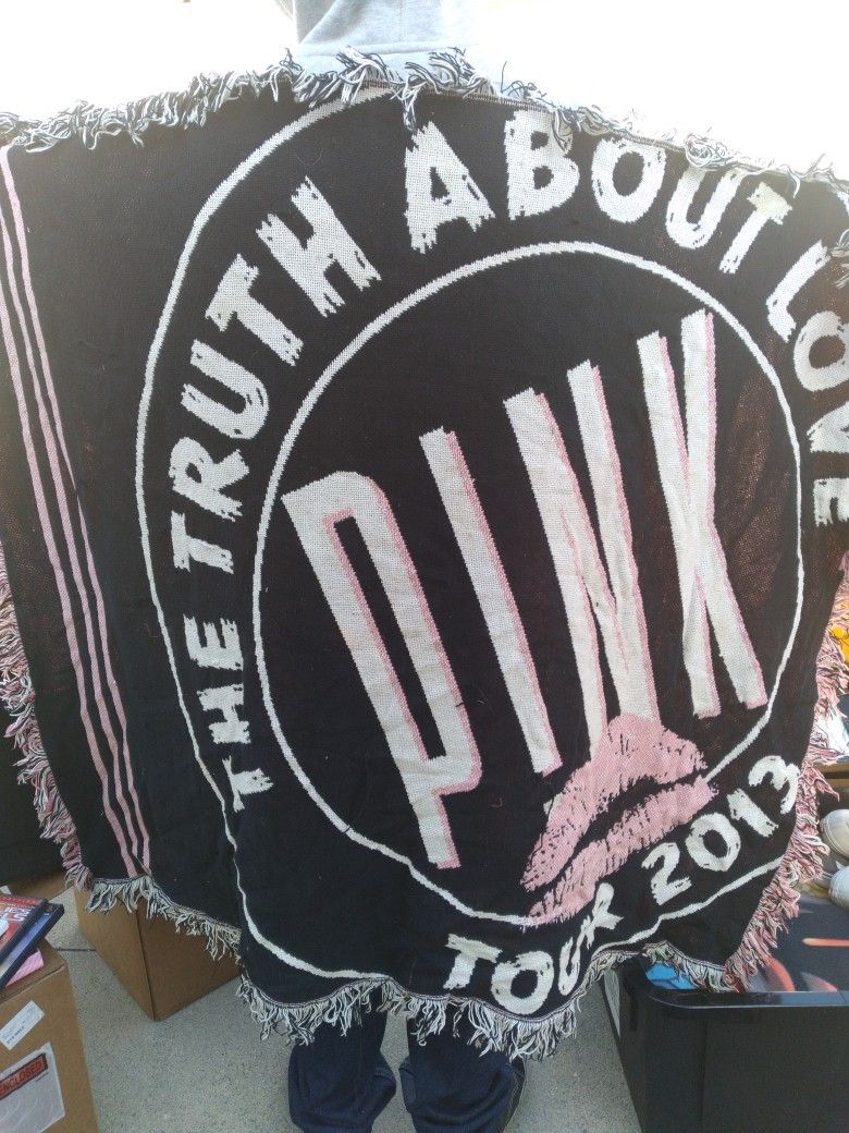 P!nk The Truth About Love Tour 2013 Throw Blanket
