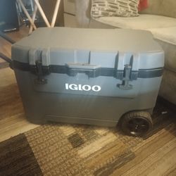 Igloo 72 QT Overland Ice Chest Cooler