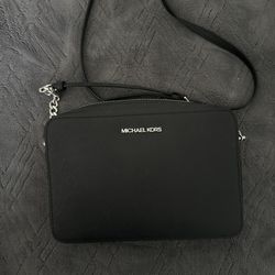 Micheal Kors Purse And Wallet 
