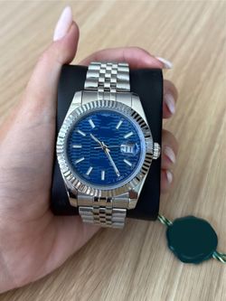 MEN LUXURY WATCH SILVER AND BLUE