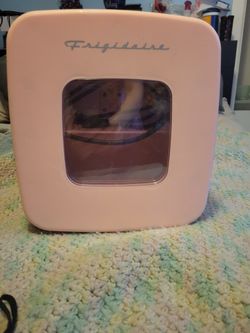 Frigidaire Mini Cooler EFMIS351