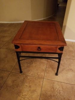 Beautiful side table/nightstand