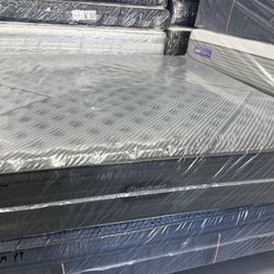 KING SIZE SIMMONS BEAUTYREST BLACK SERIES 1 (EXTRA-FIRM) MATTRESS & BOX SPRINGS BED SET