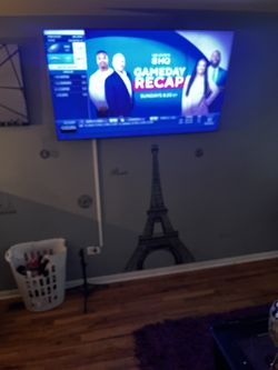 65” Samsung Smart TV W/ TV mount