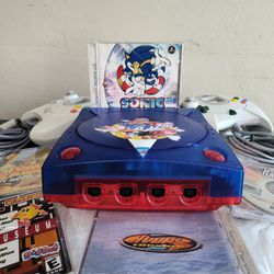 Dreamcast With Games Two Controllers 