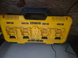 DEWALT DCB104 4-Port Fast Battery Charger