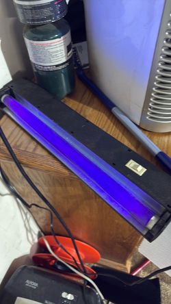 2 Black lights