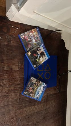 PlayStation 4 Days Of Play Special Edition with three games