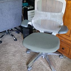 Office Chair - Adjustable 