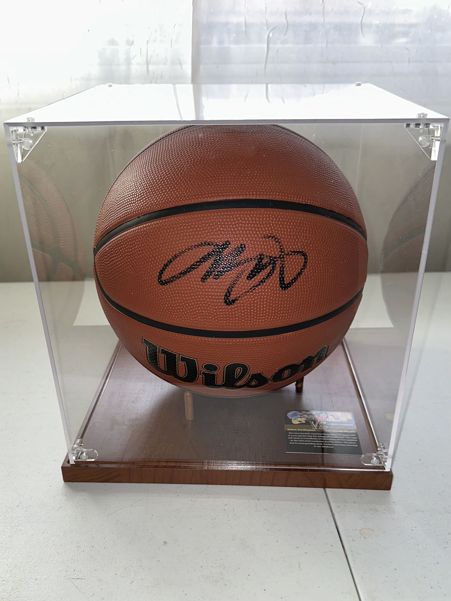 LEBRON JAMES SIGNED LA LOS ANGELES LAKERS AUTOGRAPHED BASKETBALL IN DISPLAY CASE 627