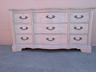 French Provincial 9-Drawer Dresser