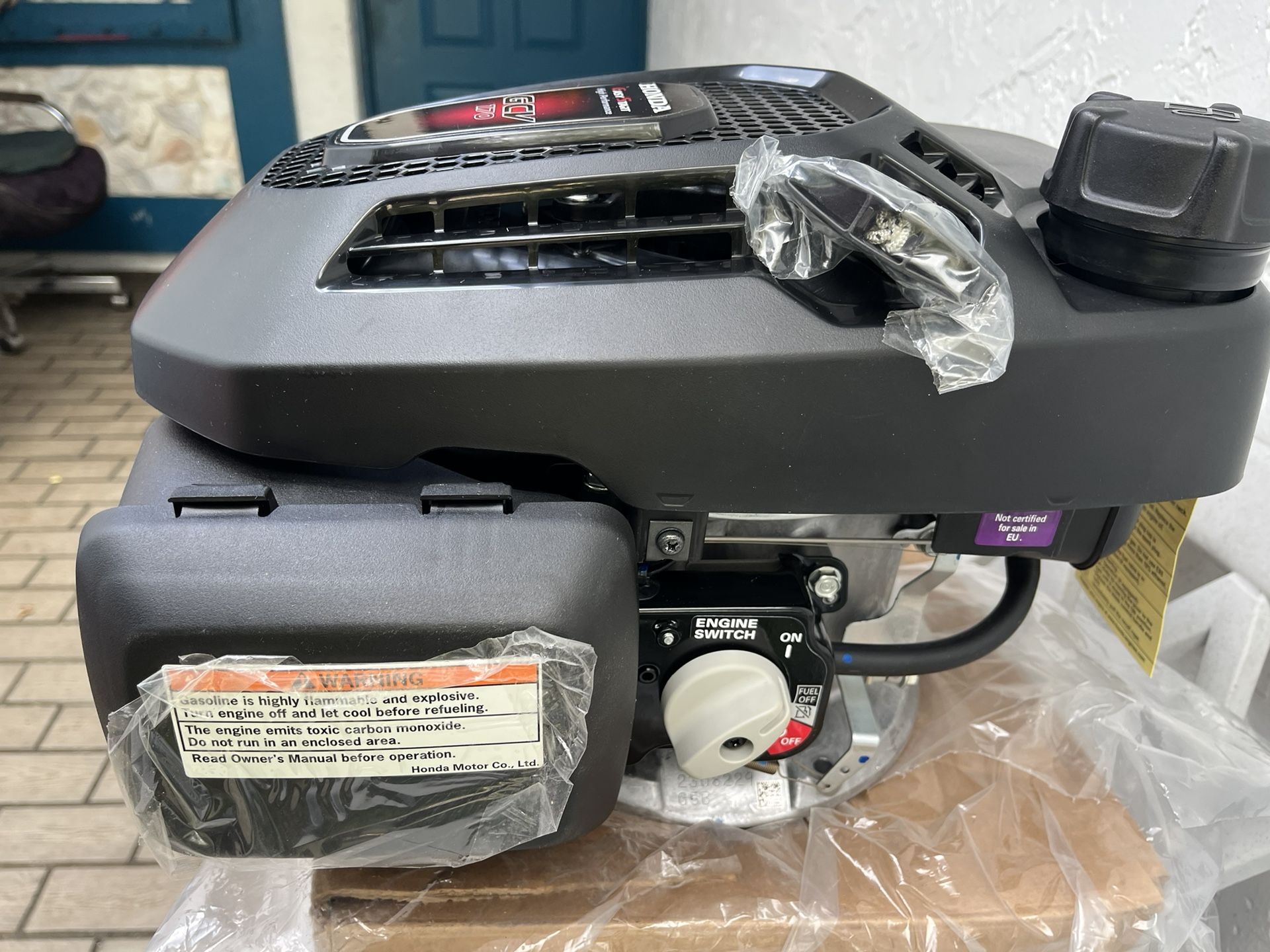 Brand New Honda Engine Still In Box With Mounting Bolts