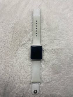 Apple Watch Series 3 GPS 38mm Silver Aluminum with White Band