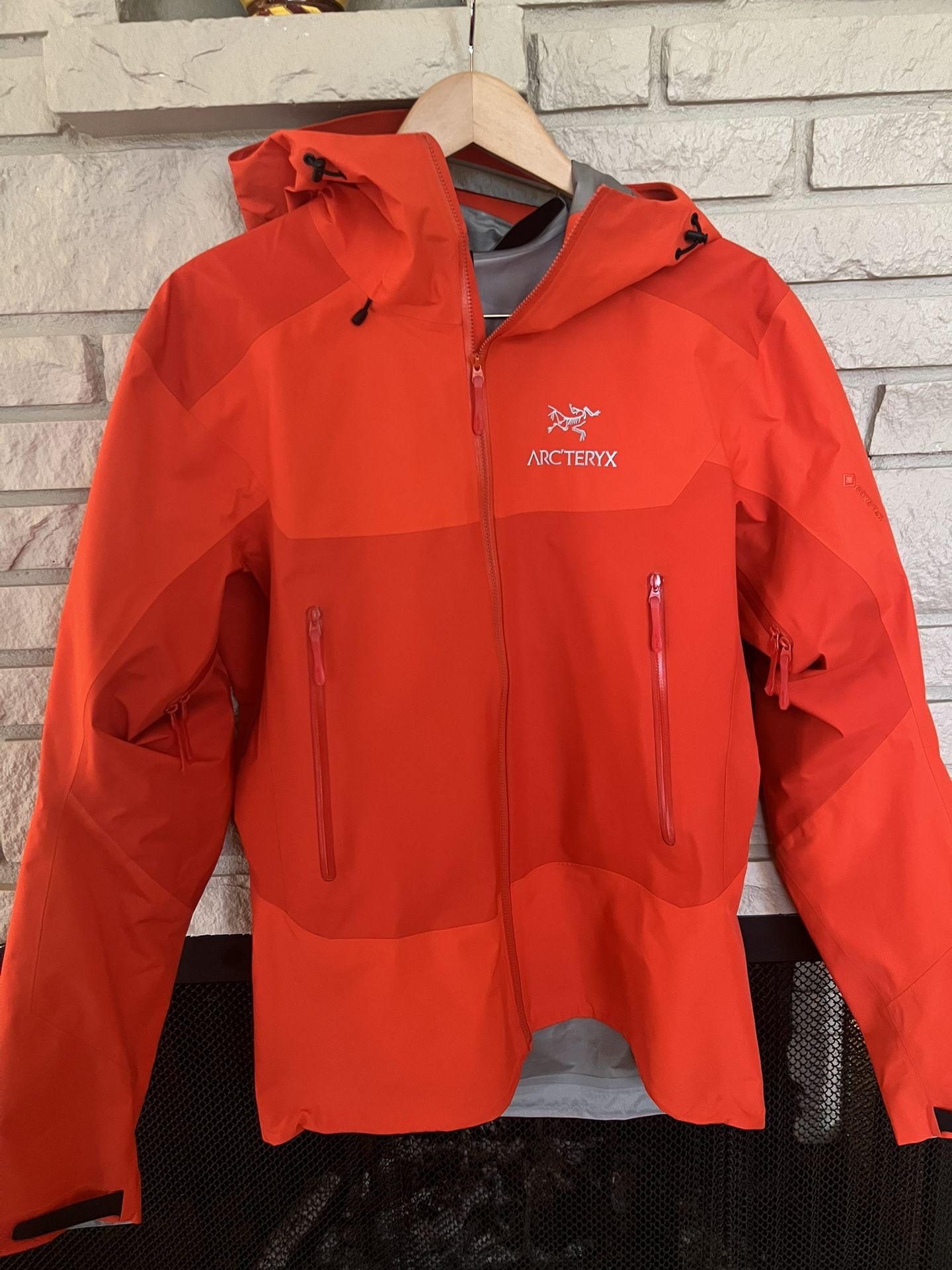 Mens Arcteryx shell jacket In Size Small